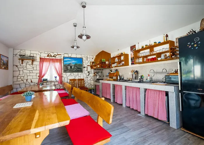 Veronika 2 Tatil Evi Pula