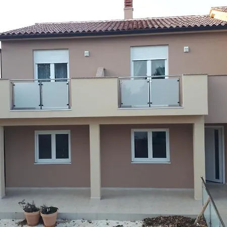 Veronika 2 * Pula