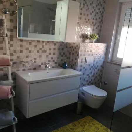 Veronika 2 * Pula